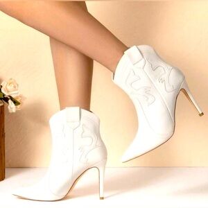 BCBGeneration Sara Western Bootie ✨ Bianca Ivory Size 8.5